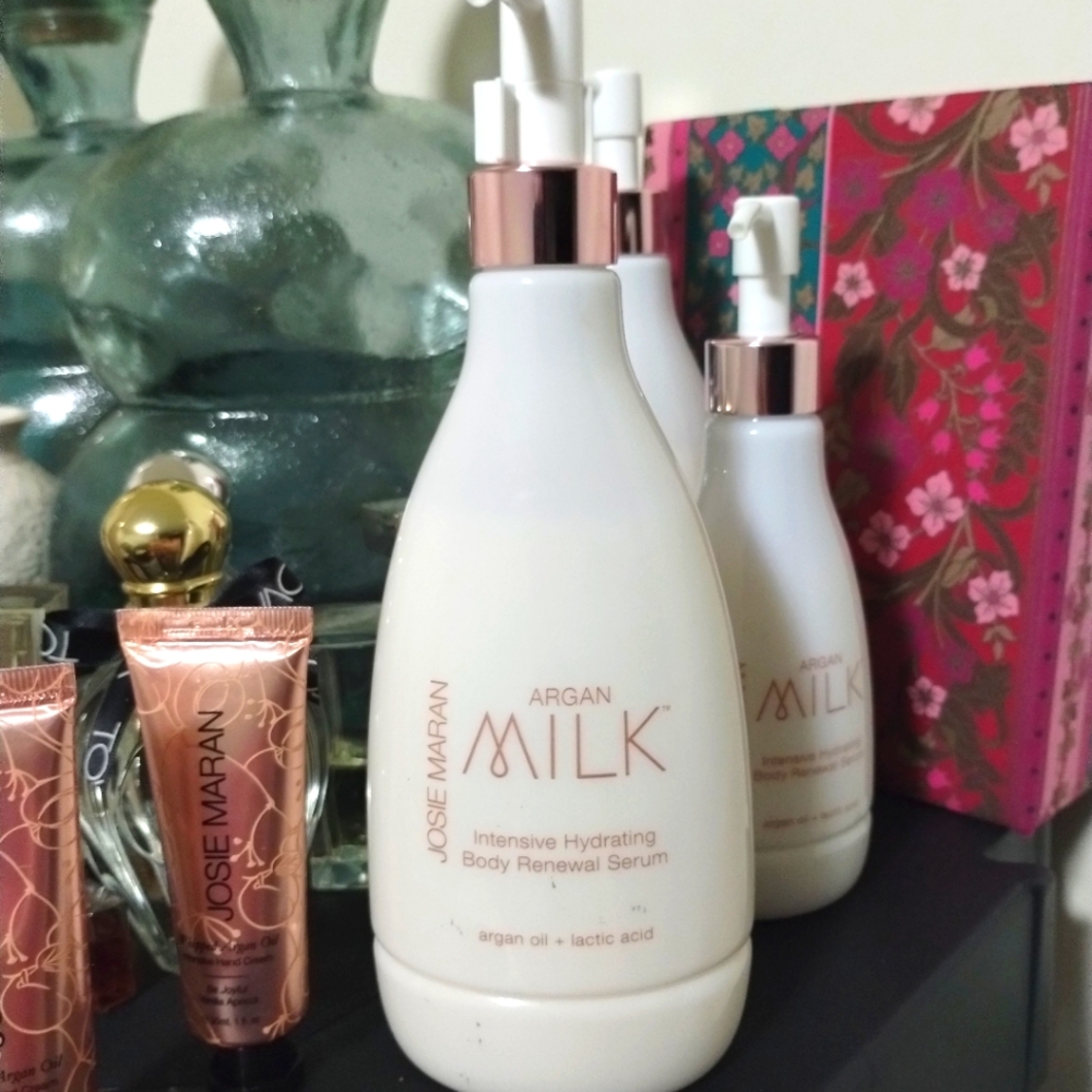 Josie Maran Body lotion and tinted lip balm
